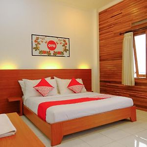 Oyo 446 Hotel Kawi Surapatha
